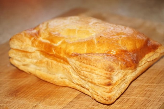 Слойка со шпинатом и сыром фета, 110 гр.